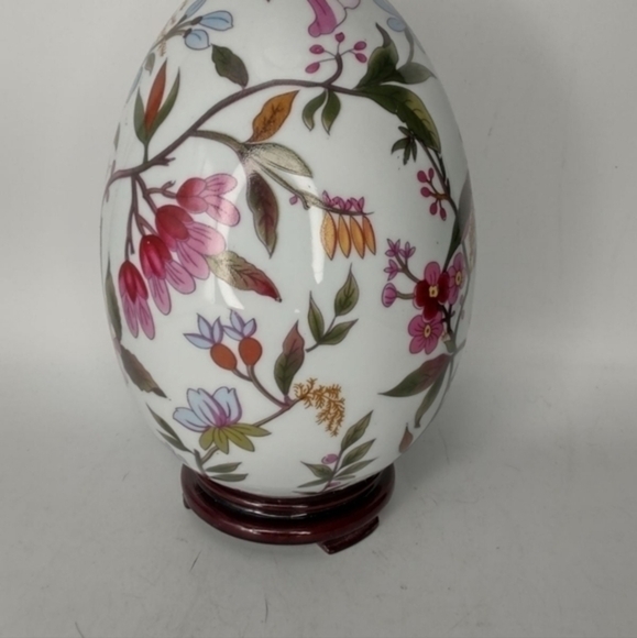 Large Asian inspired porcelain floral egg - Picture 4 of 7